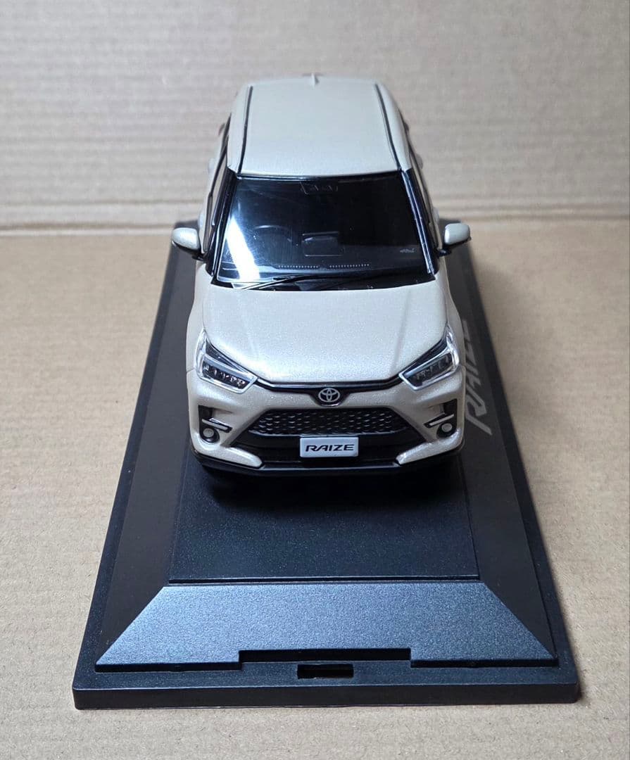 トヨタ ライズ カラーサンプル ナチュラルベージュマイカ メタリック