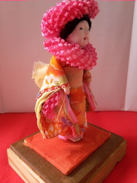 ガラスケース入り　歯のある小さい市松人形　絞りのお帽子　雛祭り　レトロ　日本人形