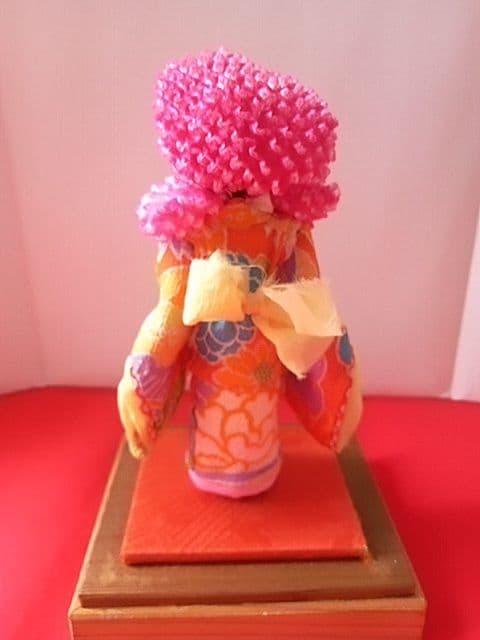 ガラスケース入り　歯のある小さい市松人形　絞りのお帽子　雛祭り　レトロ　日本人形