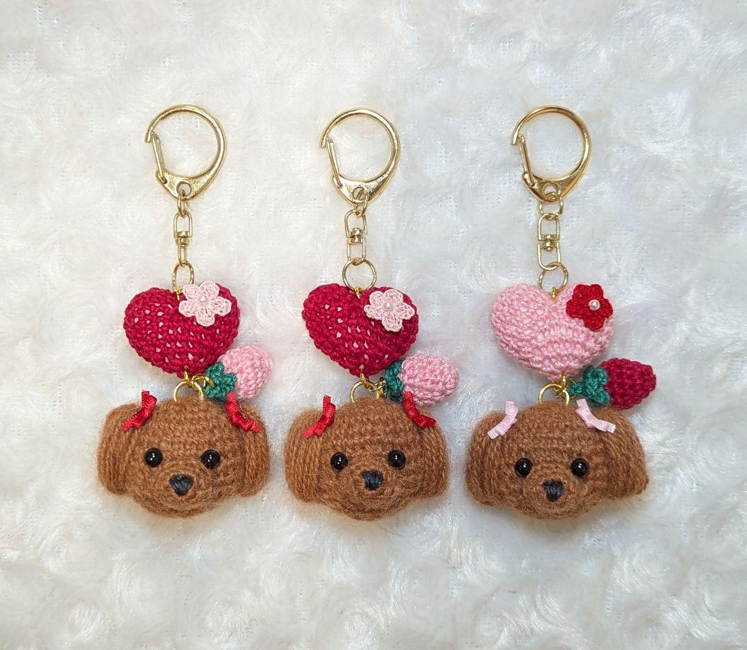 【専用】あみぐるみキーホルダー(ハートといちご付き)