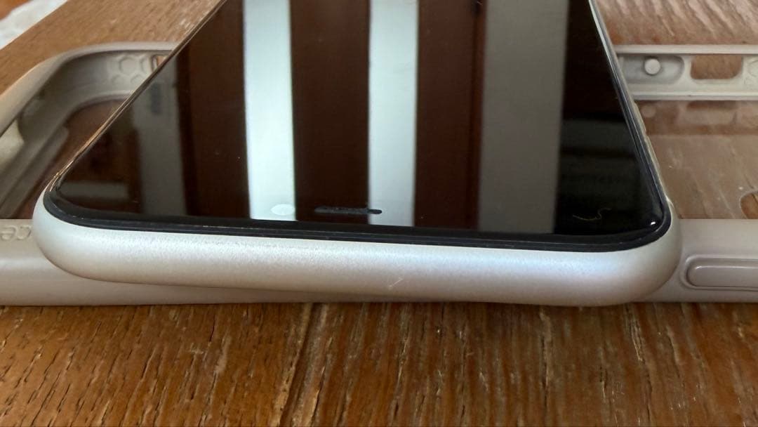 iPhone11 本体　ホワイト　ケース付き