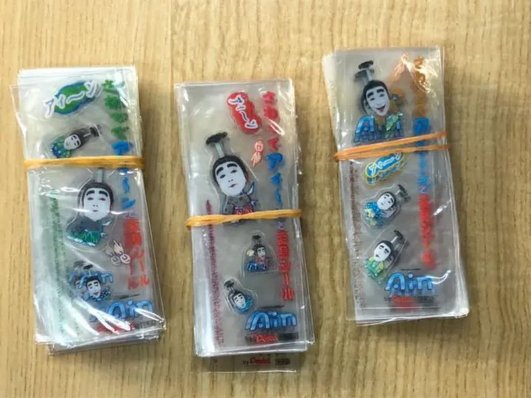 pentel Ain志村けんシール80枚です。