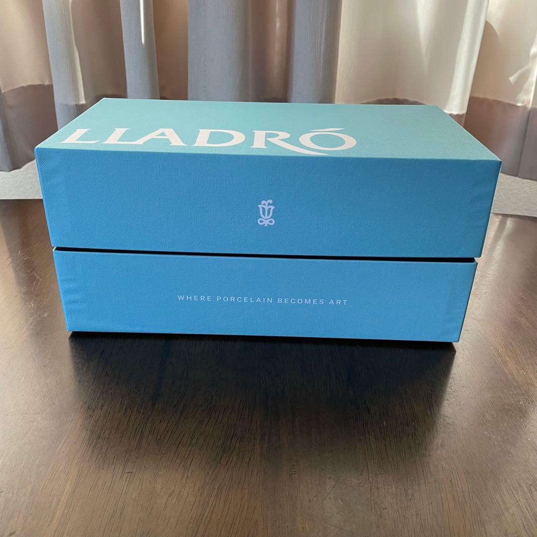 良太です。リヤドロ　「素敵なお花」 新品未使用