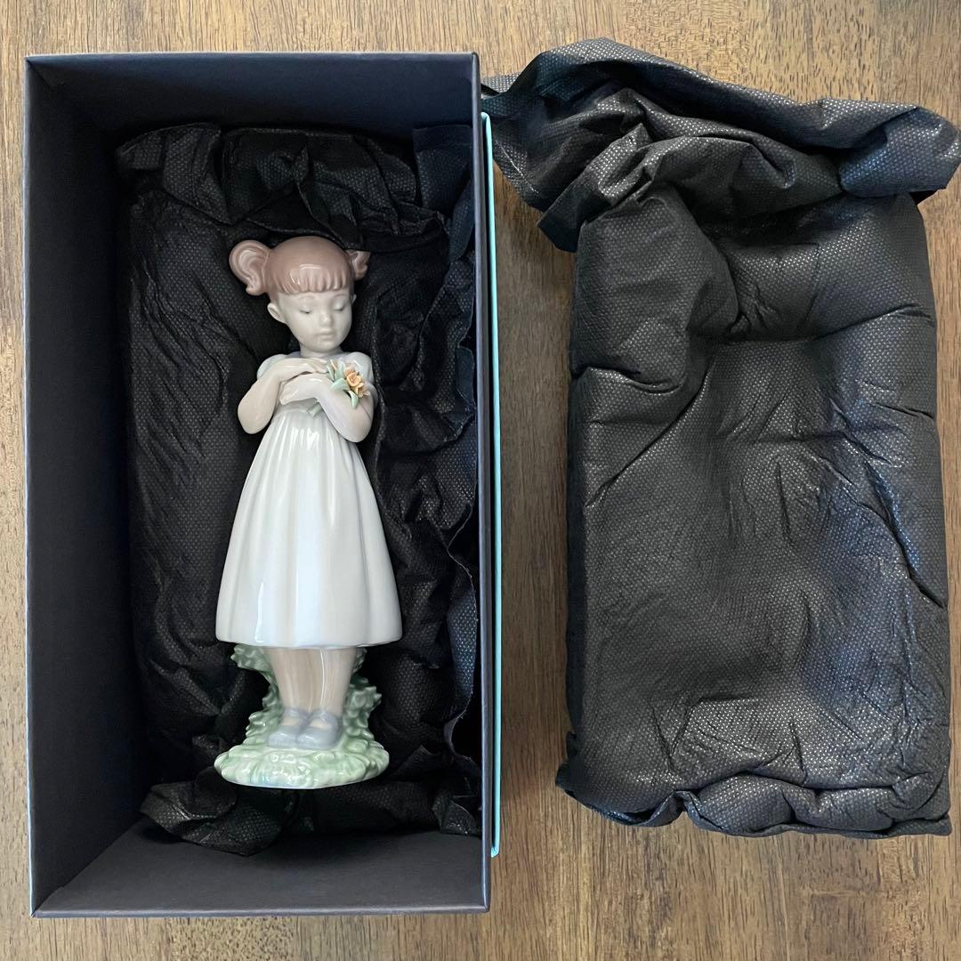 良太です。リヤドロ　「素敵なお花」 新品未使用