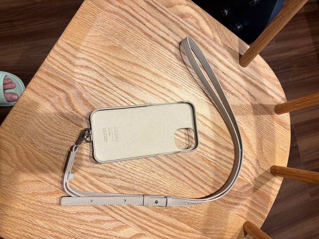 DEMIU ベージュ iPhone15Plusケース ストラップ付き