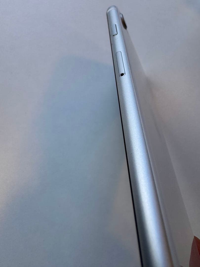 【美品】Apple iPhone SE 2ホワイト 128GB バッテリー79%