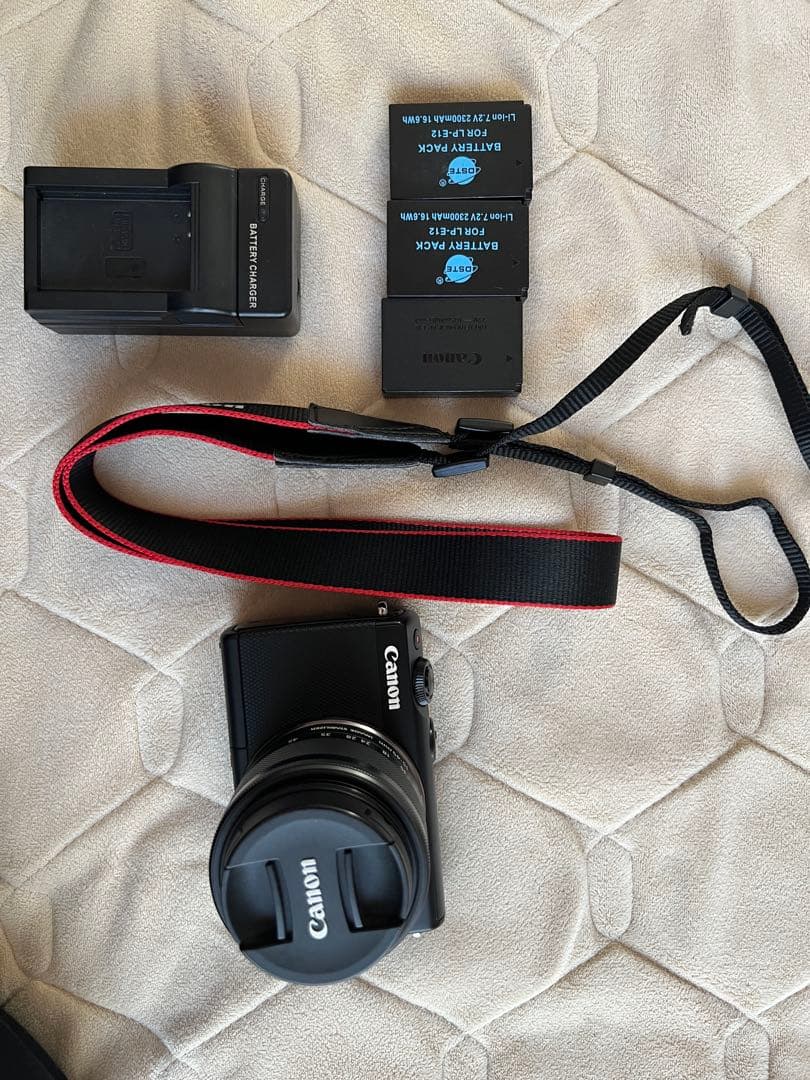 美品☆Canon EOS M100 【レンズキット】Wi-Fi搭載・自撮りOK
