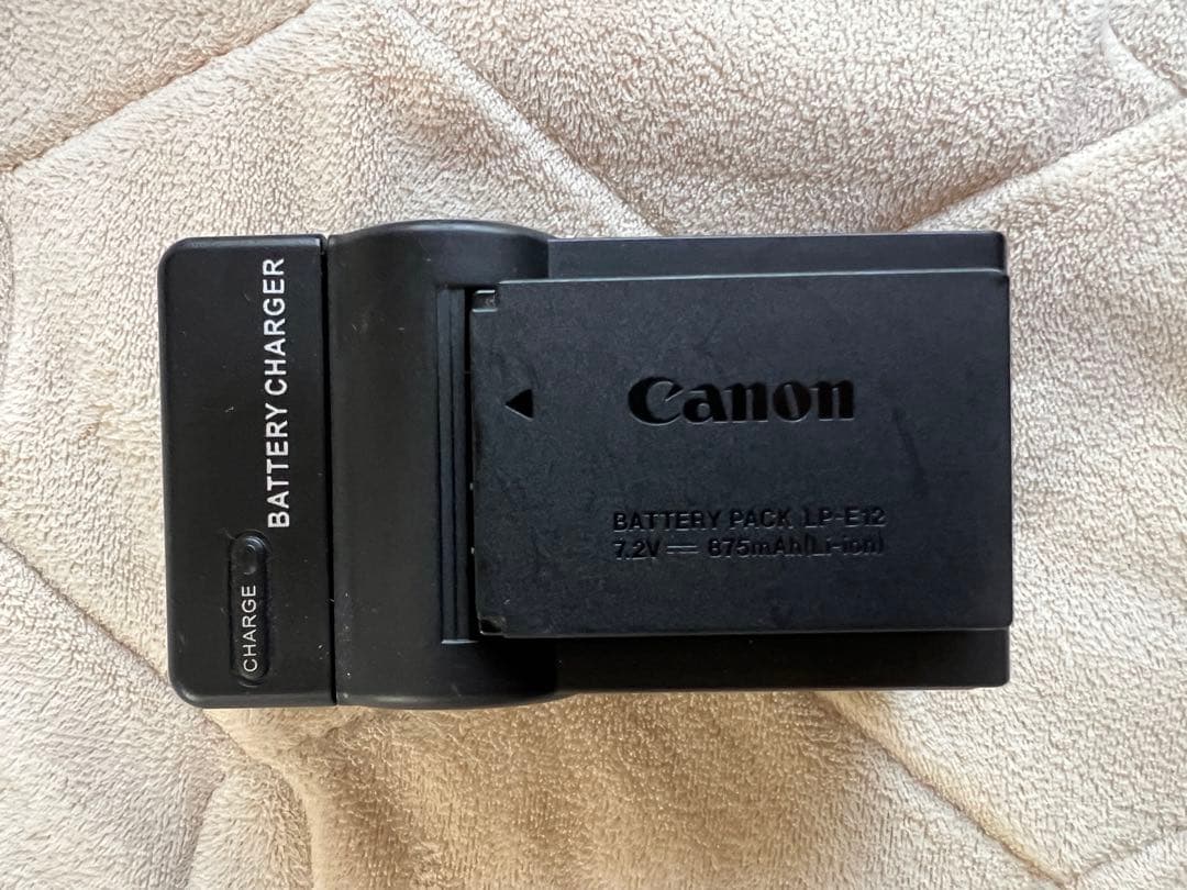 美品☆Canon EOS M100 【レンズキット】Wi-Fi搭載・自撮りOK