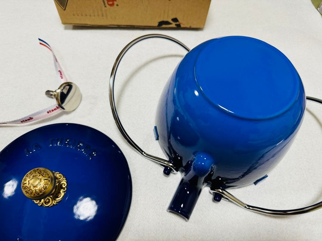 staub ストウブ 激レアカラー ラウンドティーポット