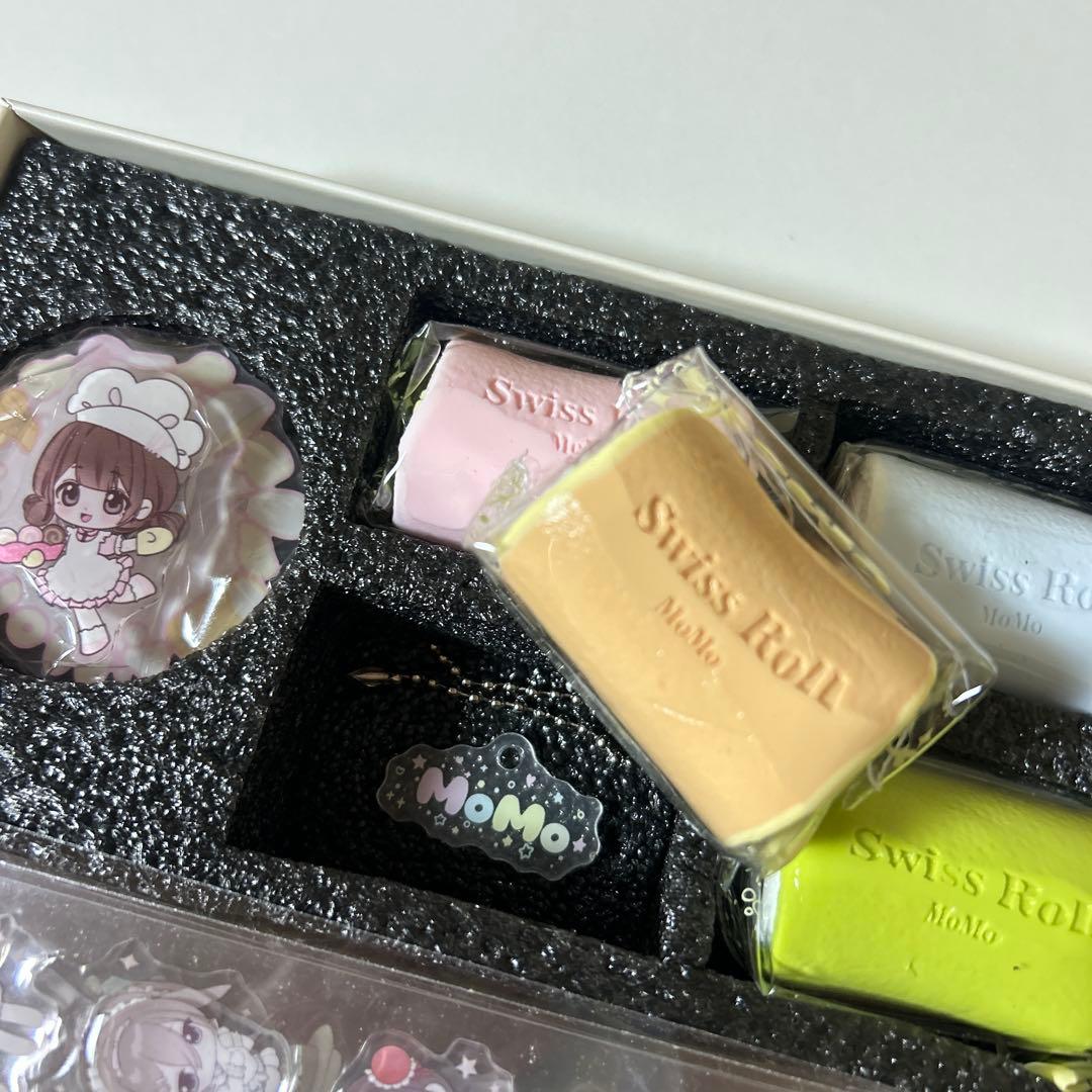 MoMo ミニロールケーキ4種＋マグネット&シール ほっこりスクイーズセット