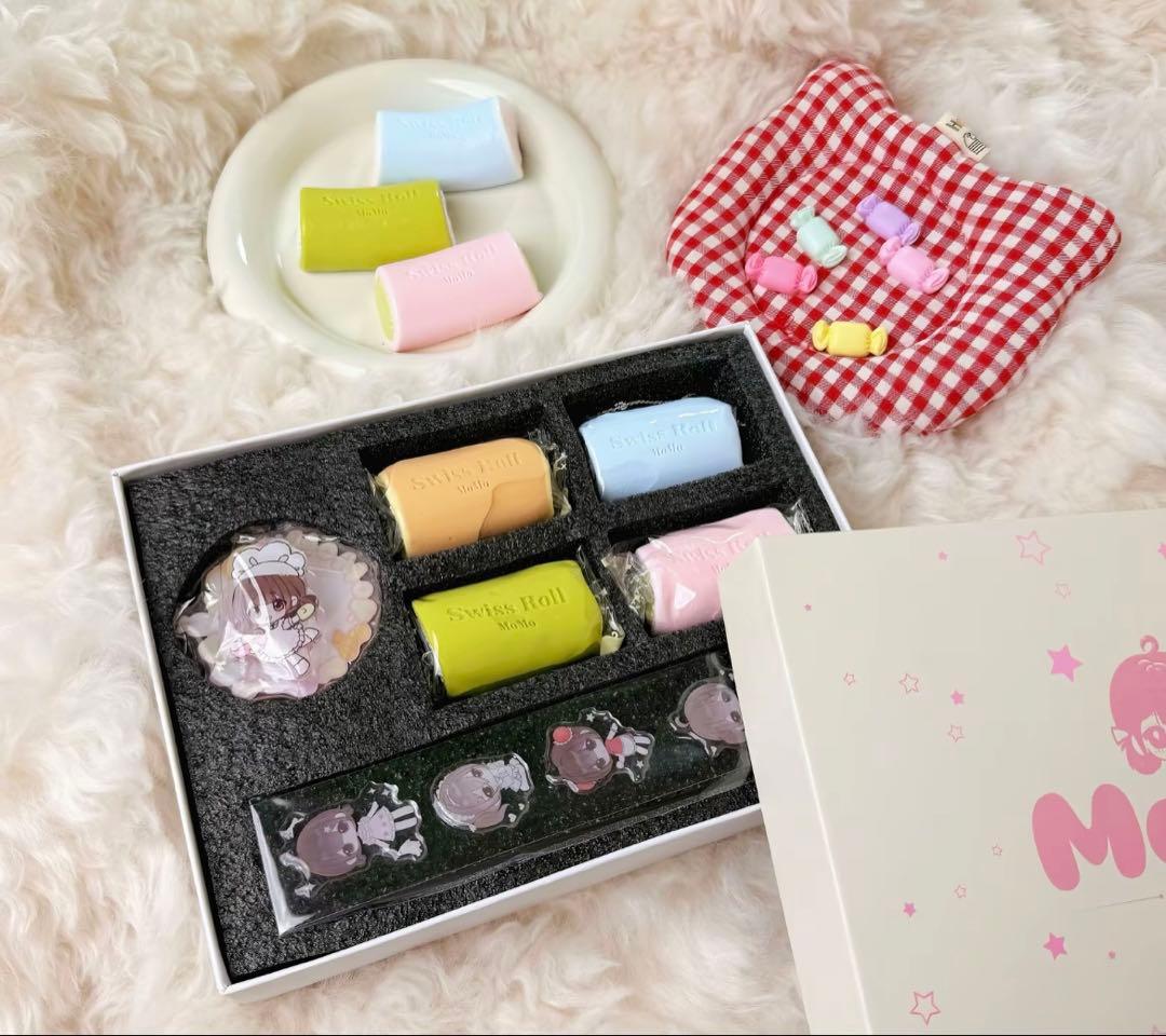 MoMo ミニロールケーキ4種＋マグネット&シール ほっこりスクイーズセット