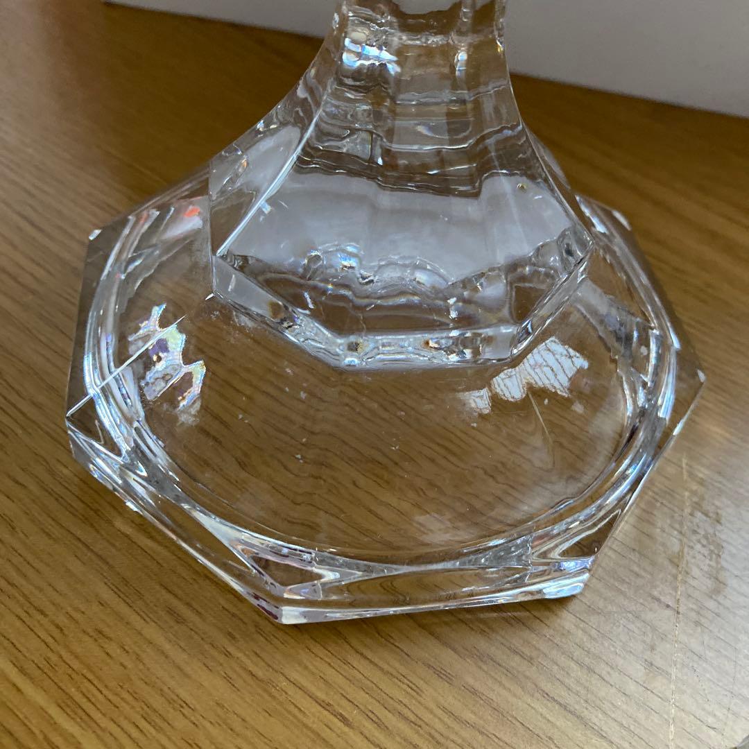 バイエルン、ベイヤー - 半透明のクリスタルに、花や蝶の美しいカット花瓶