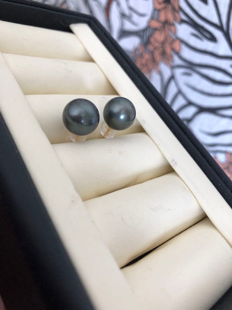 年末感謝セール　黒蝶真珠ピアスLN6