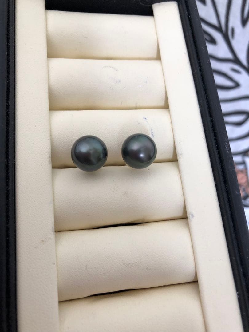 年末感謝セール　黒蝶真珠ピアスLN6