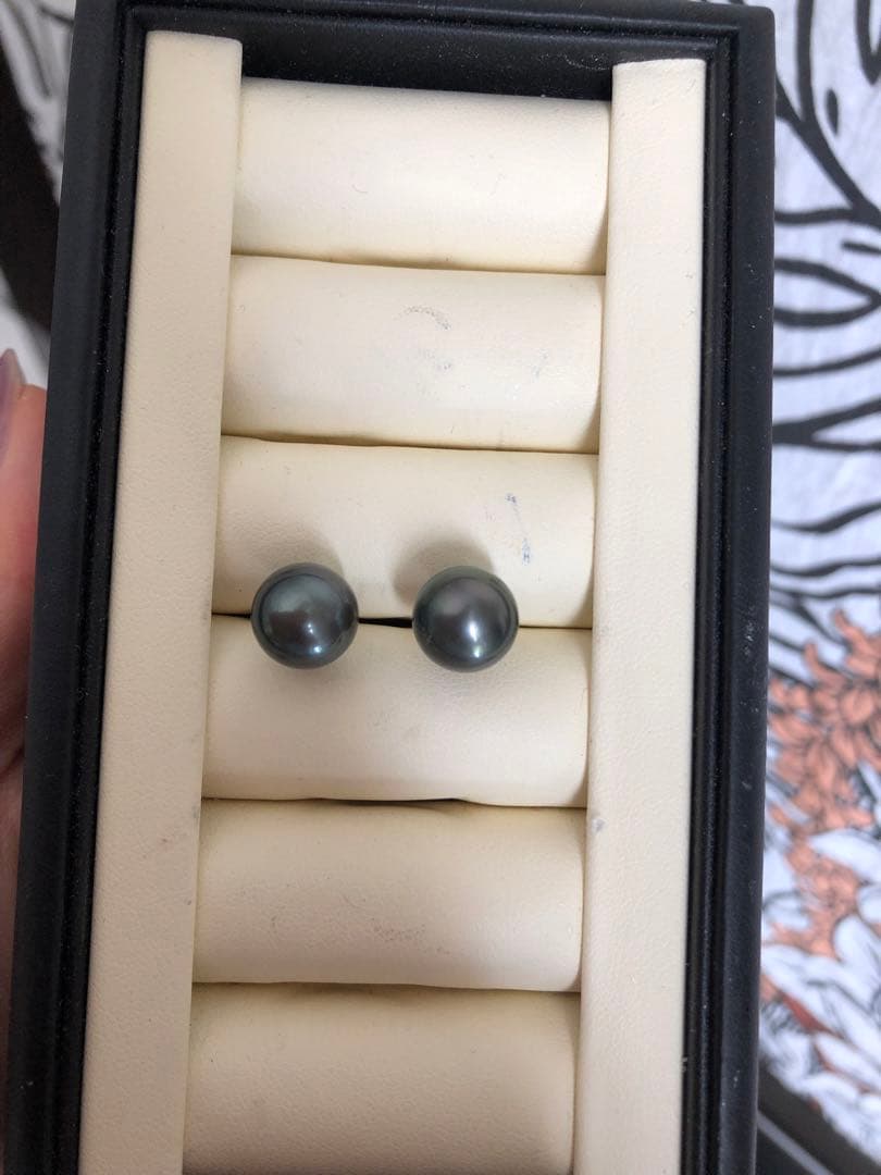 年末感謝セール　黒蝶真珠ピアスLN6