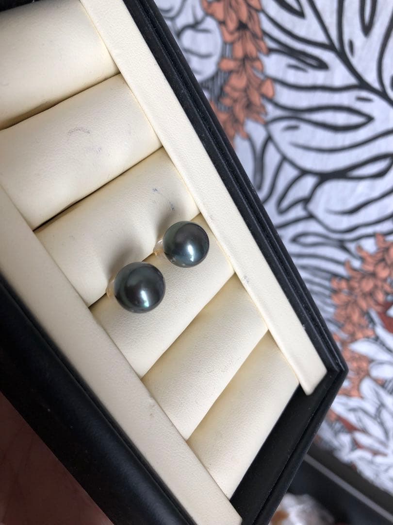 年末感謝セール　黒蝶真珠ピアスLN6