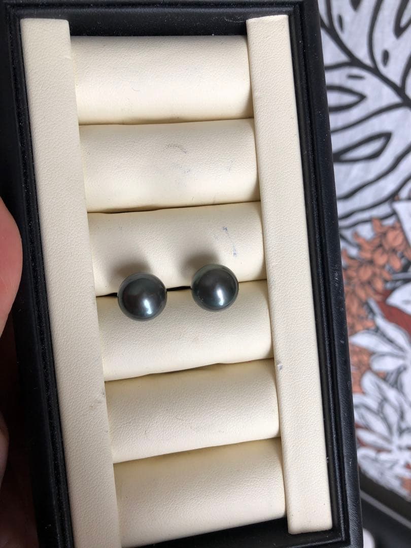 年末感謝セール　黒蝶真珠ピアスLN6