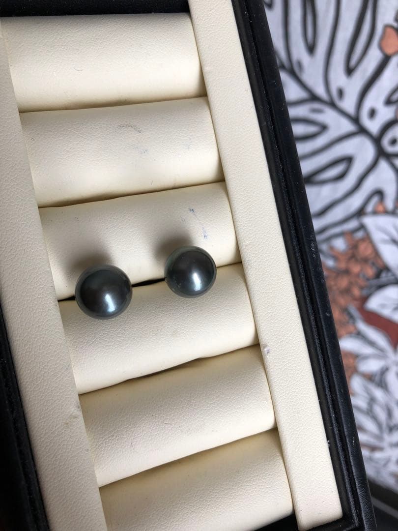 年末感謝セール　黒蝶真珠ピアスLN6