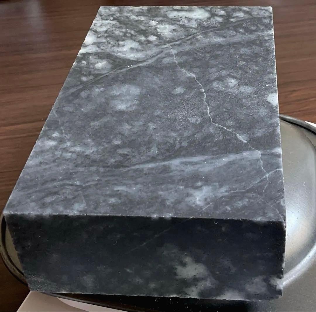 ［黒色　上質］　青海系　糸魚川翡翠角材1335g ヒスイ　ひすい