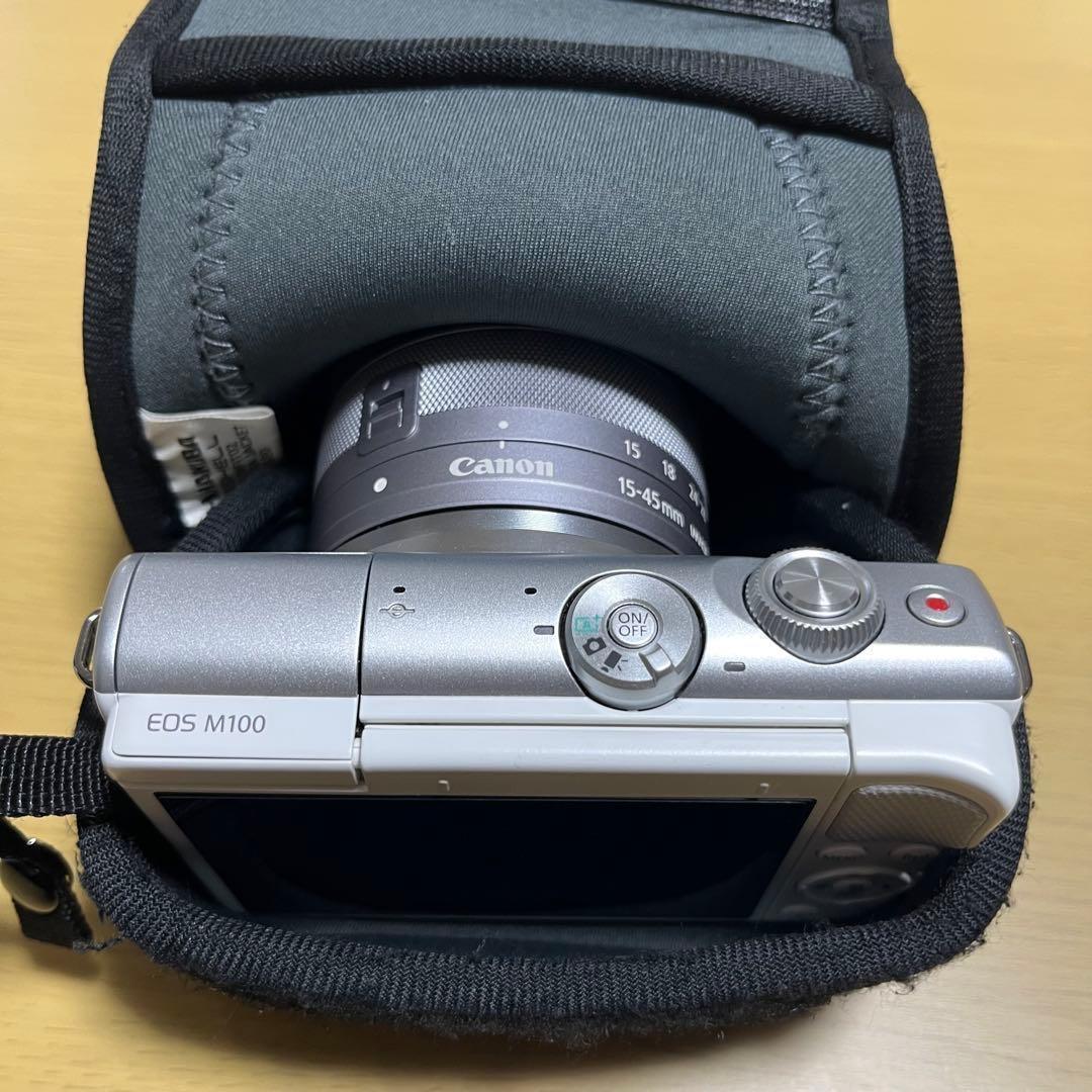 EOS M100 ダブルレンズキット ホワイト 付属品付き