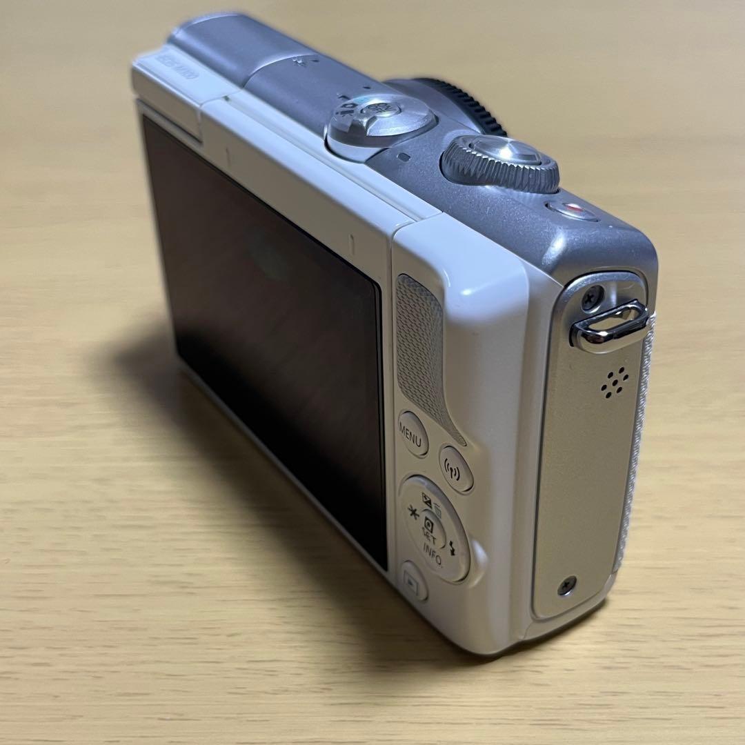 EOS M100 ダブルレンズキット ホワイト 付属品付き