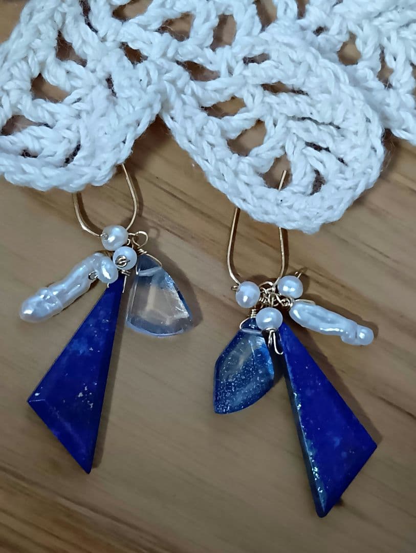 565/14kgfラピスラズリとブルーグリッタークォーツのチャーム