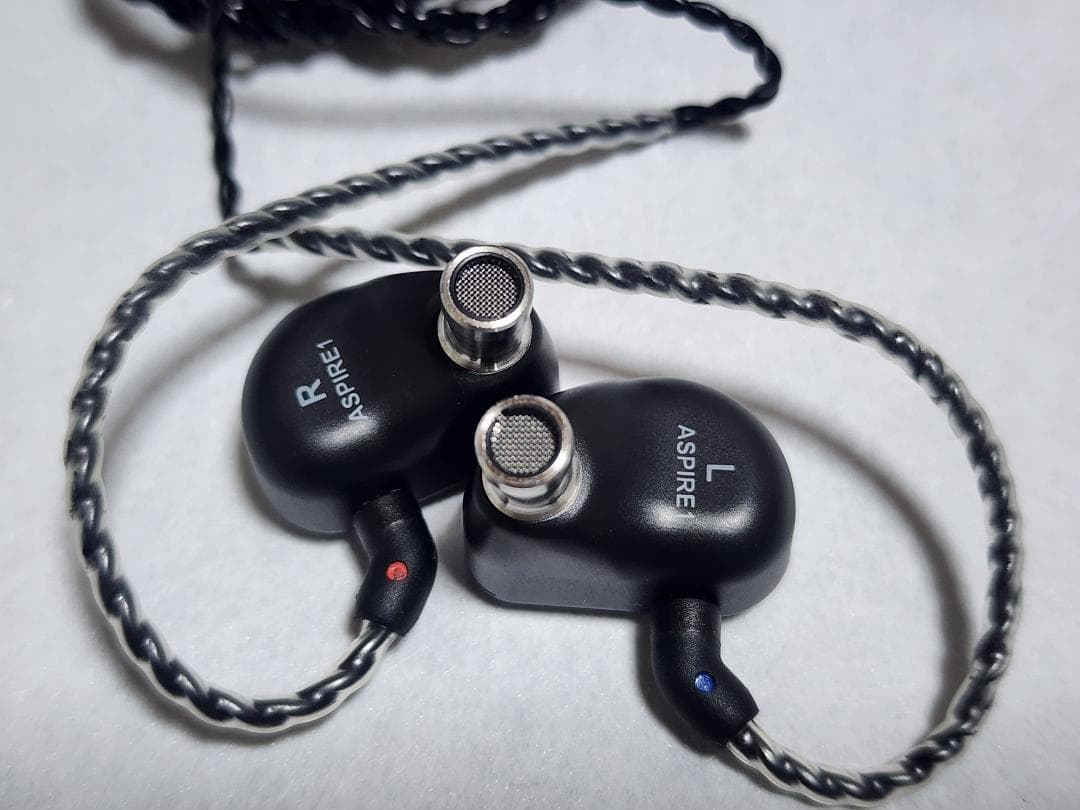 ほぼ新品・保証26年10月・64AUDIO Aspire1 [64A-7440]