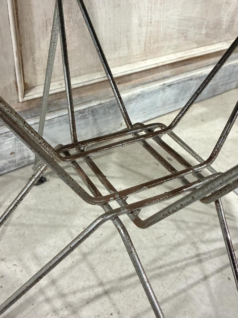 アームシェルチェア　リプロダクト品　イームズ　ジェネリック家具