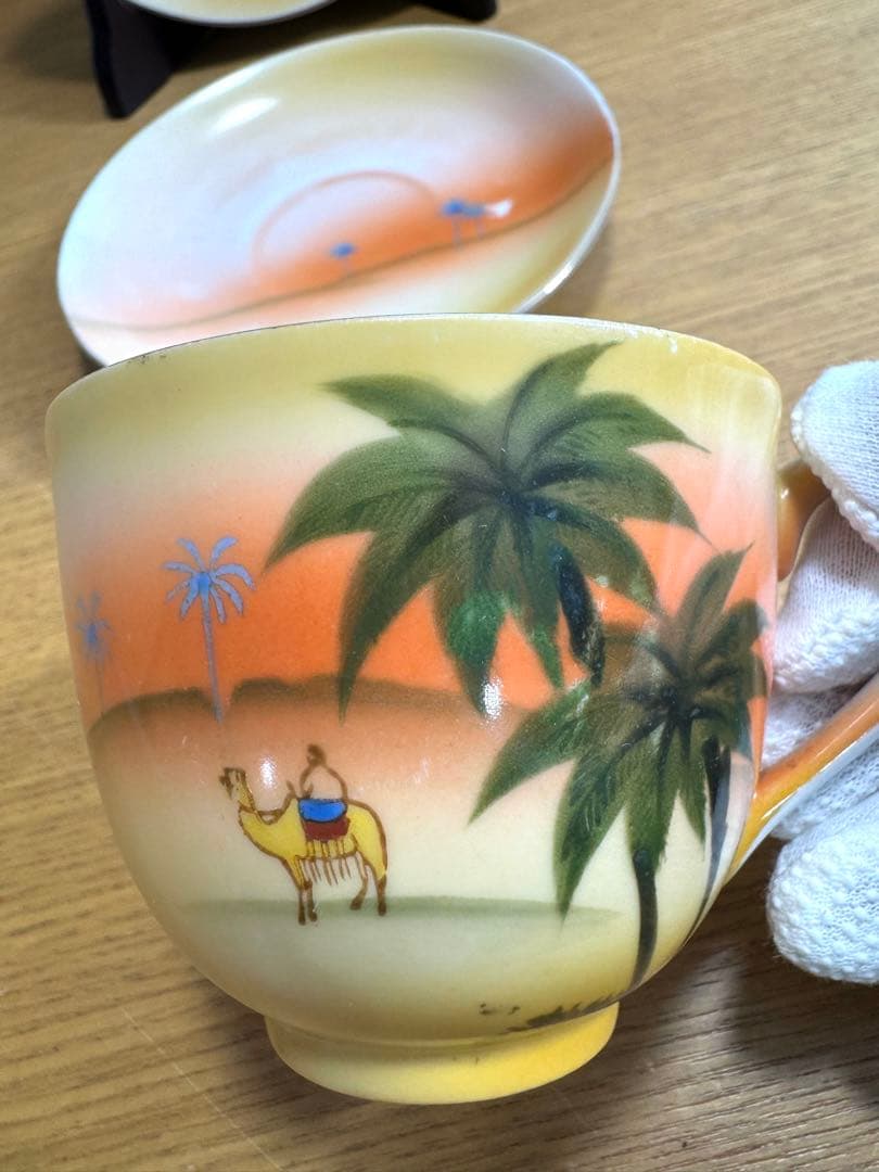 オールドノリタケ美品！金彩砂漠風景画 トリオセット　カップ＆ソーサー　プレー卜
