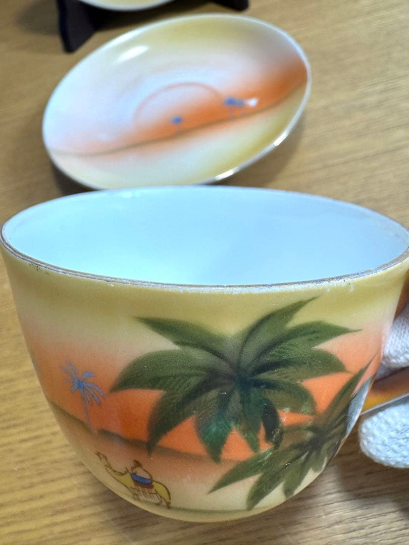 オールドノリタケ美品！金彩砂漠風景画 トリオセット　カップ＆ソーサー　プレー卜