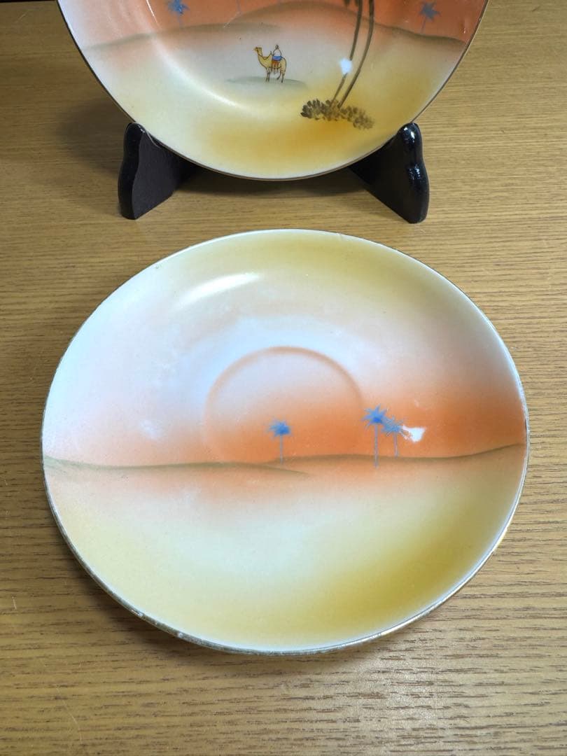 オールドノリタケ美品！金彩砂漠風景画 トリオセット　カップ＆ソーサー　プレー卜