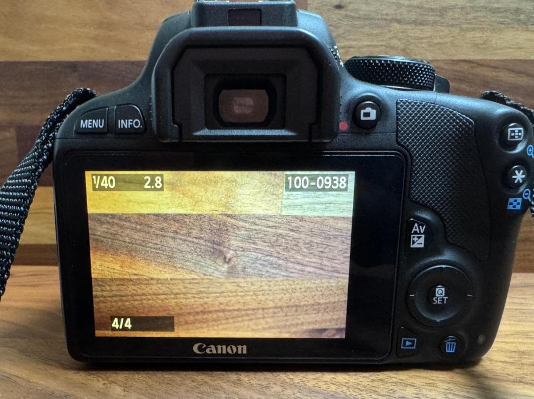 Canon EOS Kiss X7 ダブルズームキット+EF-S 24mmレンズ