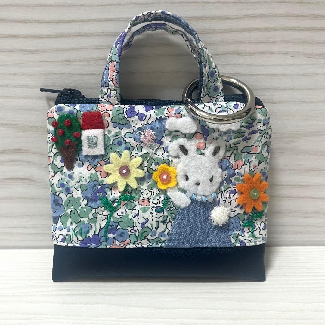 ビーズ刺繍のアップリケがかわいいリバティ生地フィービーミニバッグチャーム/デニム