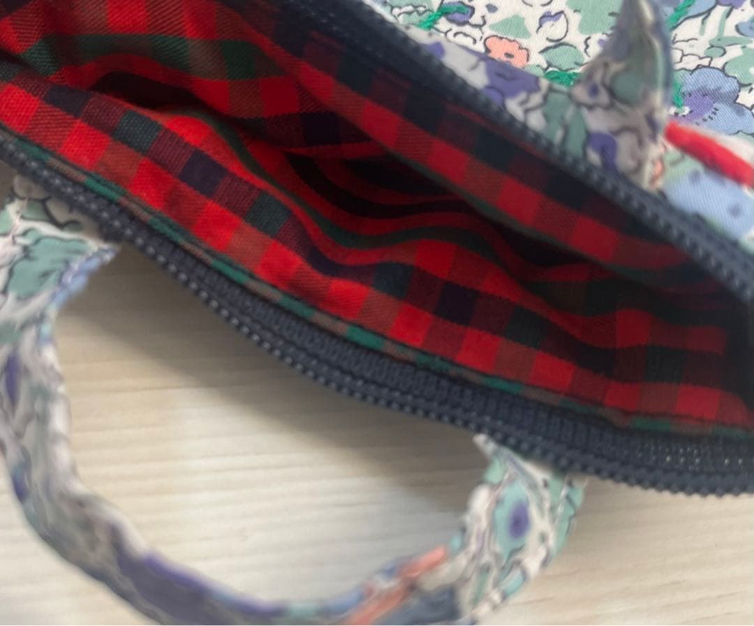 ビーズ刺繍のアップリケがかわいいリバティ生地フィービーミニバッグチャーム/デニム