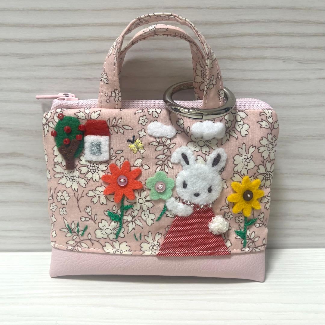 ビーズ刺繍のアップリケがかわいいリバティ生地フィービーミニバッグチャーム/デニム