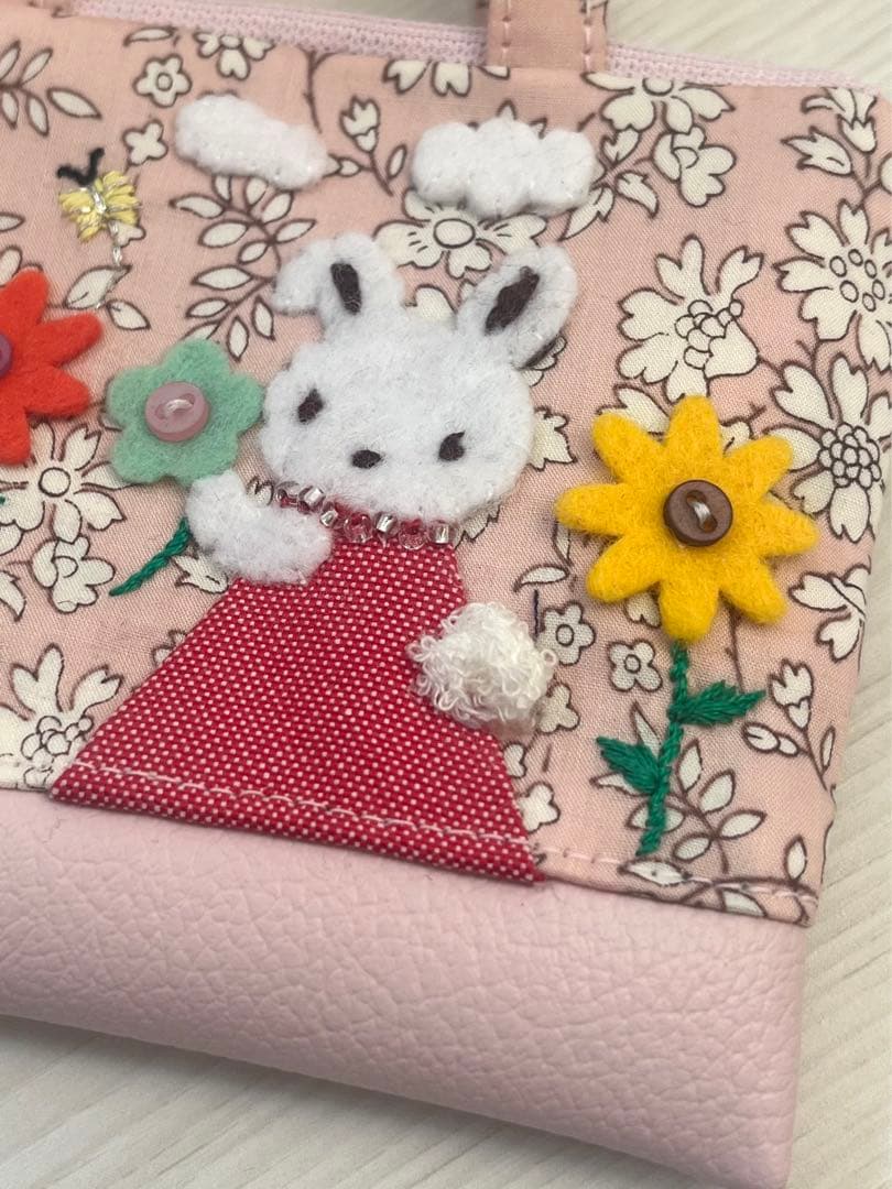 ビーズ刺繍のアップリケがかわいいリバティ生地フィービーミニバッグチャーム/デニム
