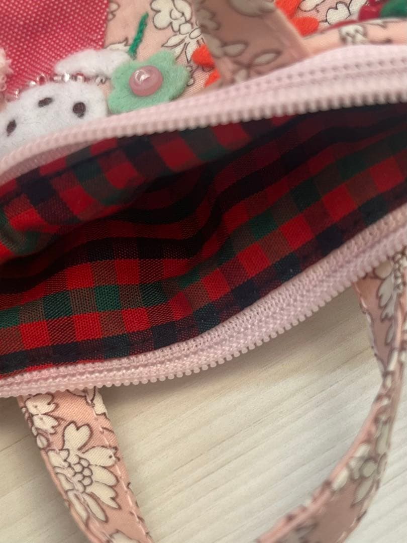 ビーズ刺繍のアップリケがかわいいリバティ生地フィービーミニバッグチャーム/デニム