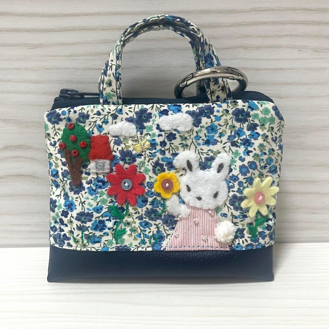 ビーズ刺繍のアップリケがかわいいリバティ生地フィービーミニバッグチャーム/デニム