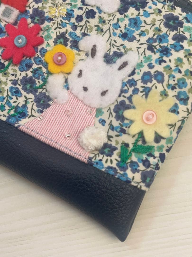 ビーズ刺繍のアップリケがかわいいリバティ生地フィービーミニバッグチャーム/デニム