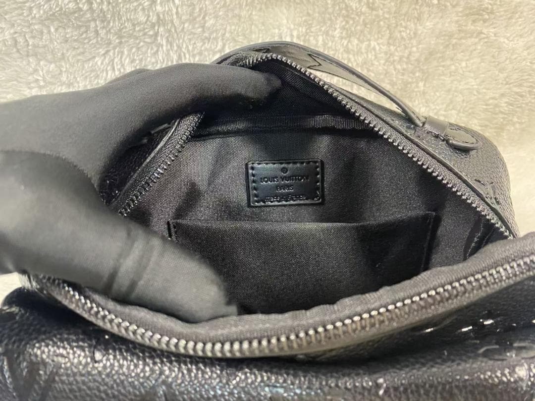 LOUIS✨ VUITTONメンズ ブラック ショルダーバッグ