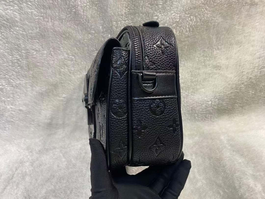 LOUIS✨ VUITTONメンズ ブラック ショルダーバッグ