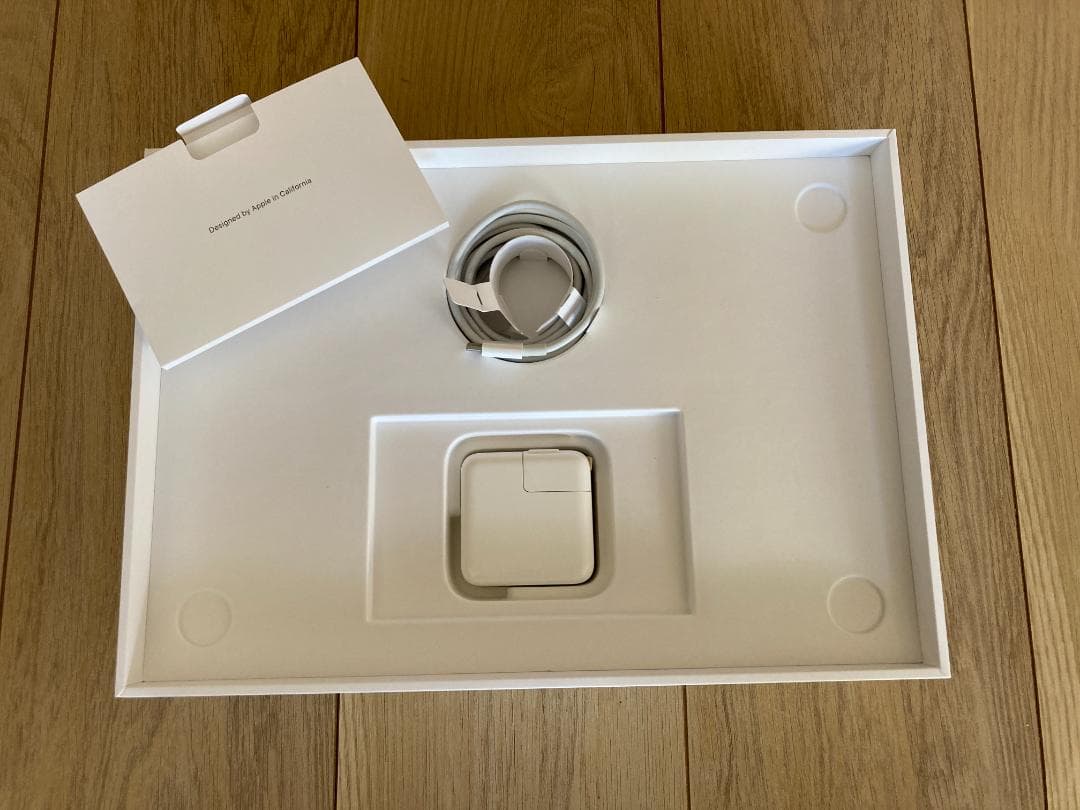 【美品】MacBook Air 2020 13インチ/8GB/512Gシルバー