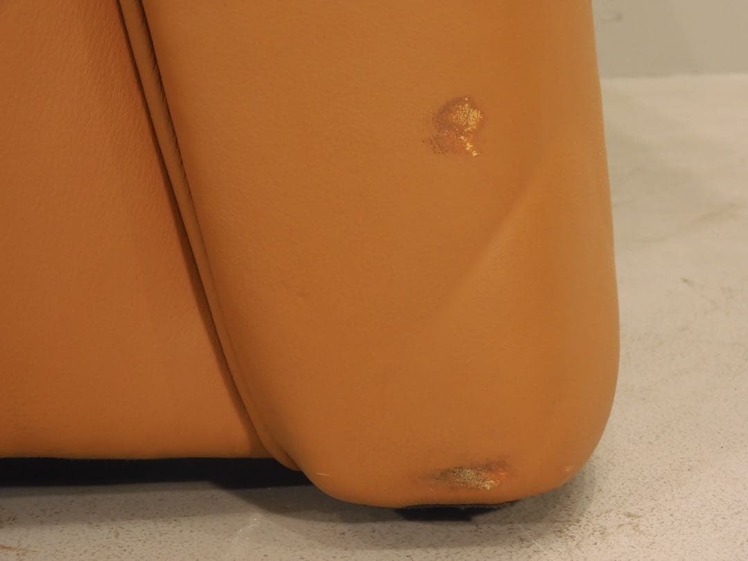 ヒモラ ベルク 3人掛け IDC大塚家具 革張り ウレタン オットマン カウチ