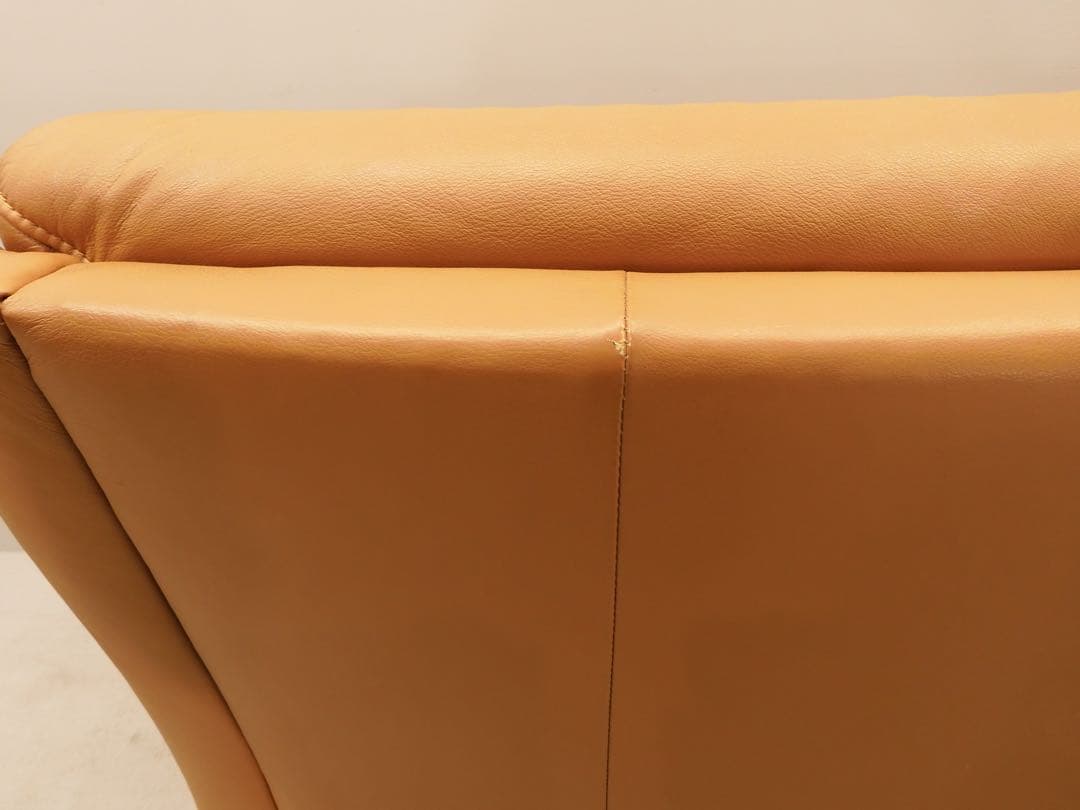 ヒモラ ベルク 3人掛け IDC大塚家具 革張り ウレタン オットマン カウチ