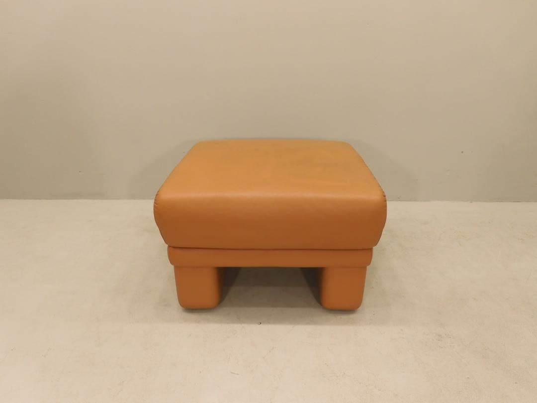 ヒモラ ベルク 3人掛け IDC大塚家具 革張り ウレタン オットマン カウチ