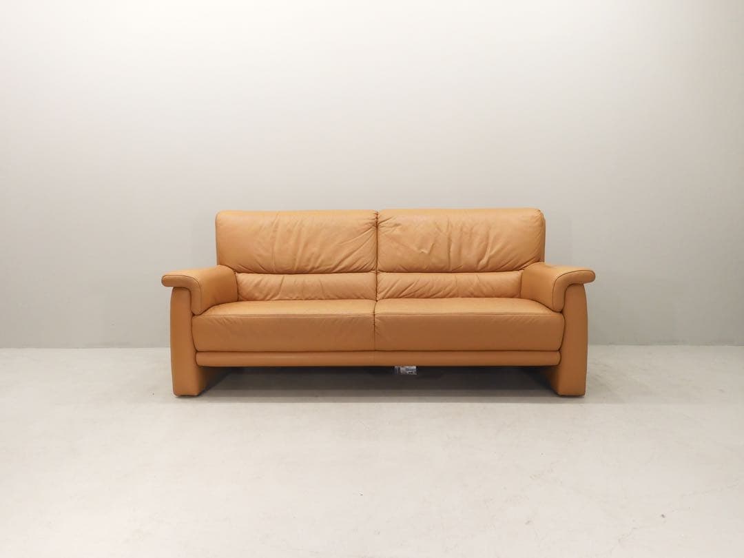 ヒモラ ベルク 3人掛け IDC大塚家具 革張り ウレタン オットマン カウチ