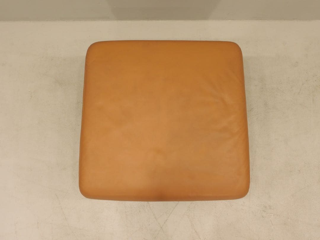 ヒモラ ベルク 3人掛け IDC大塚家具 革張り ウレタン オットマン カウチ