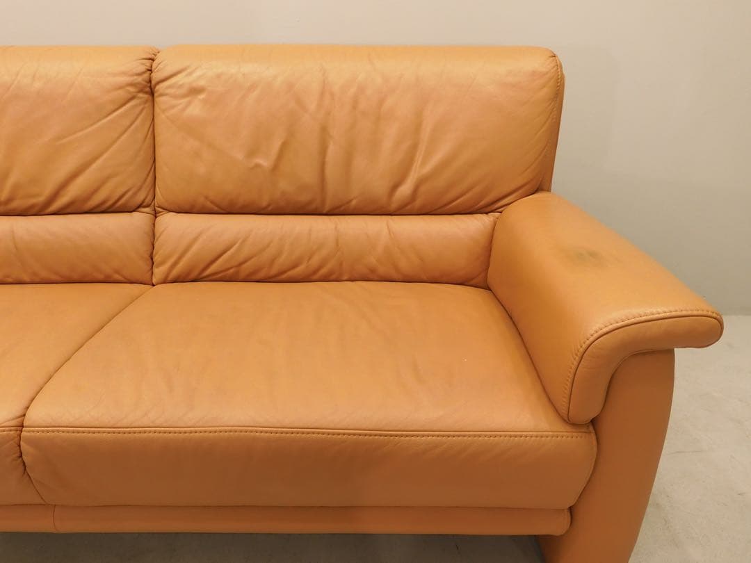 ヒモラ ベルク 3人掛け IDC大塚家具 革張り ウレタン オットマン カウチ