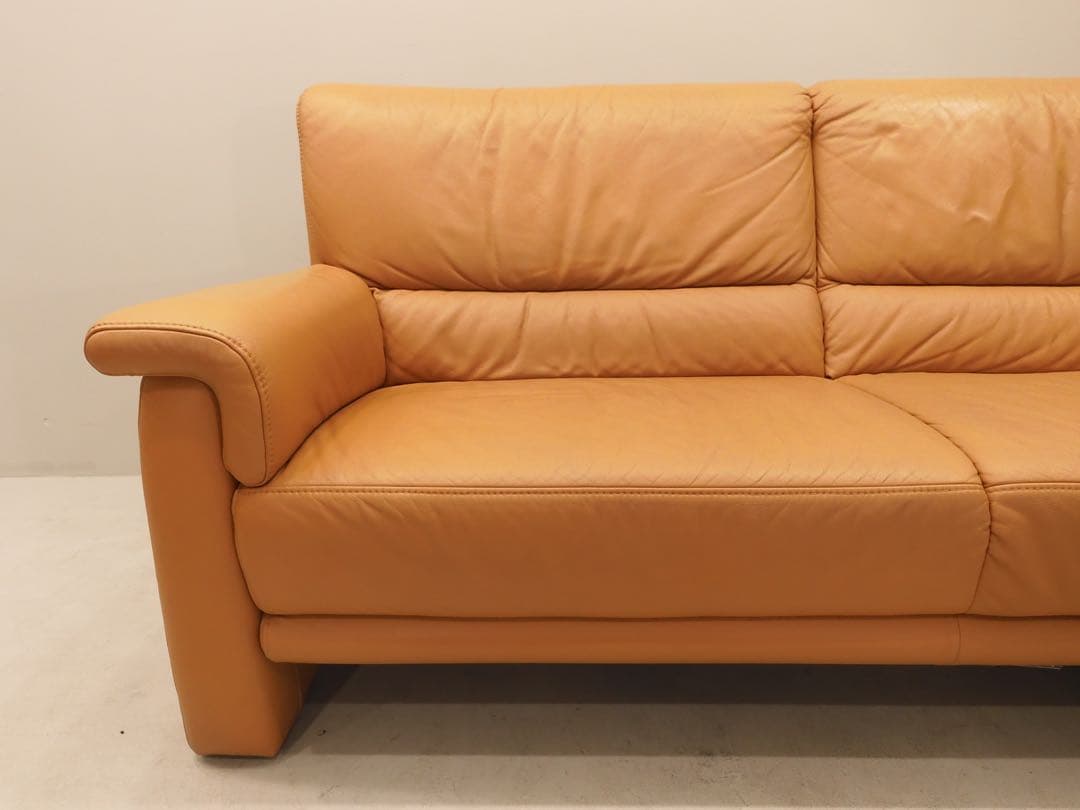 ヒモラ ベルク 3人掛け IDC大塚家具 革張り ウレタン オットマン カウチ