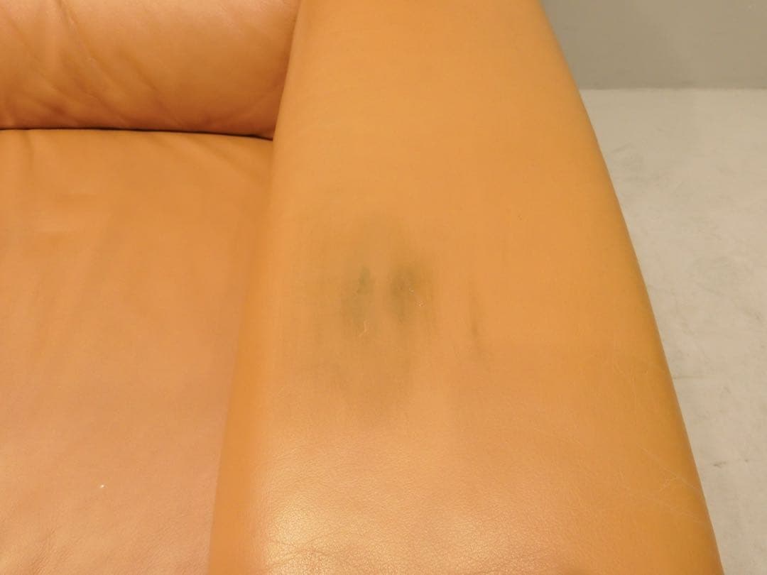 ヒモラ ベルク 3人掛け IDC大塚家具 革張り ウレタン オットマン カウチ